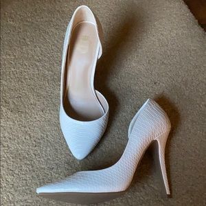 Juicy Couture white faux snake skin pumps